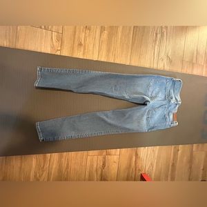 Madewell skinny jeans. Hi-rise. Button front. Size 28. Medium wash